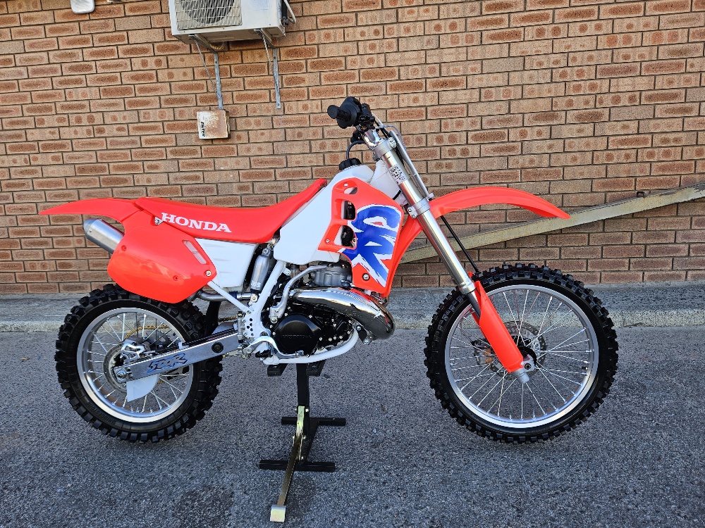 HONDA CR500 – 1993 – FULL RESTORATION SOLD AND NOW JUST DISPLAY - Image 2